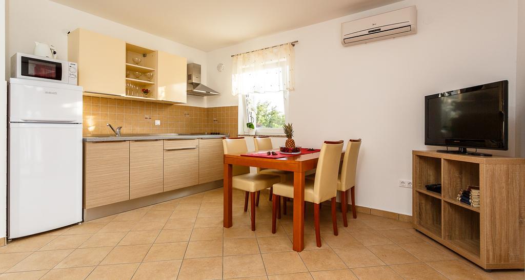 Apartments Mare & Mons Deluxe มาลินสกา ภายนอก รูปภาพ