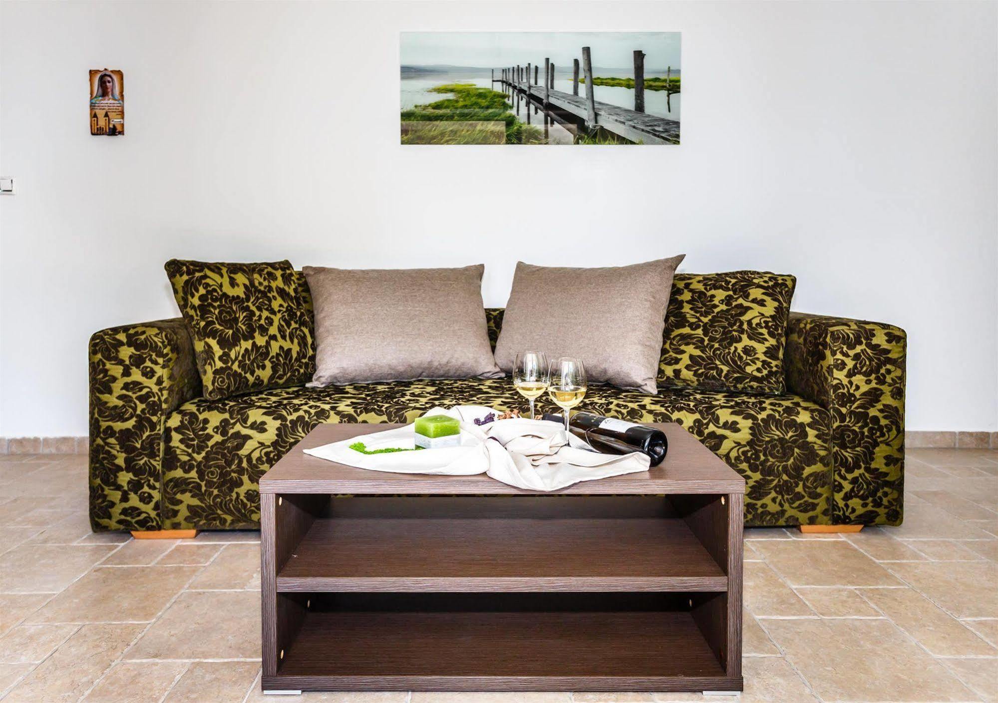 Apartments Mare & Mons Deluxe มาลินสกา ภายนอก รูปภาพ
