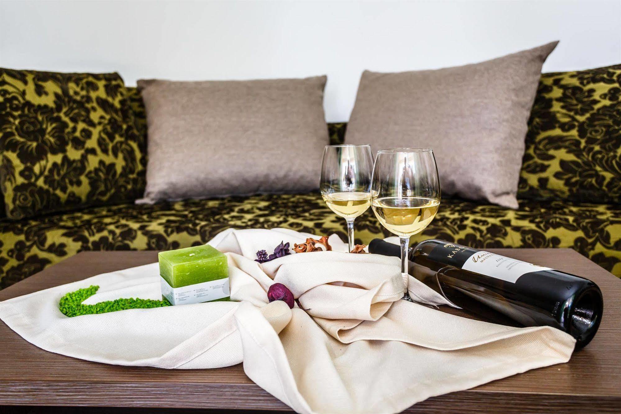 Apartments Mare & Mons Deluxe มาลินสกา ภายนอก รูปภาพ