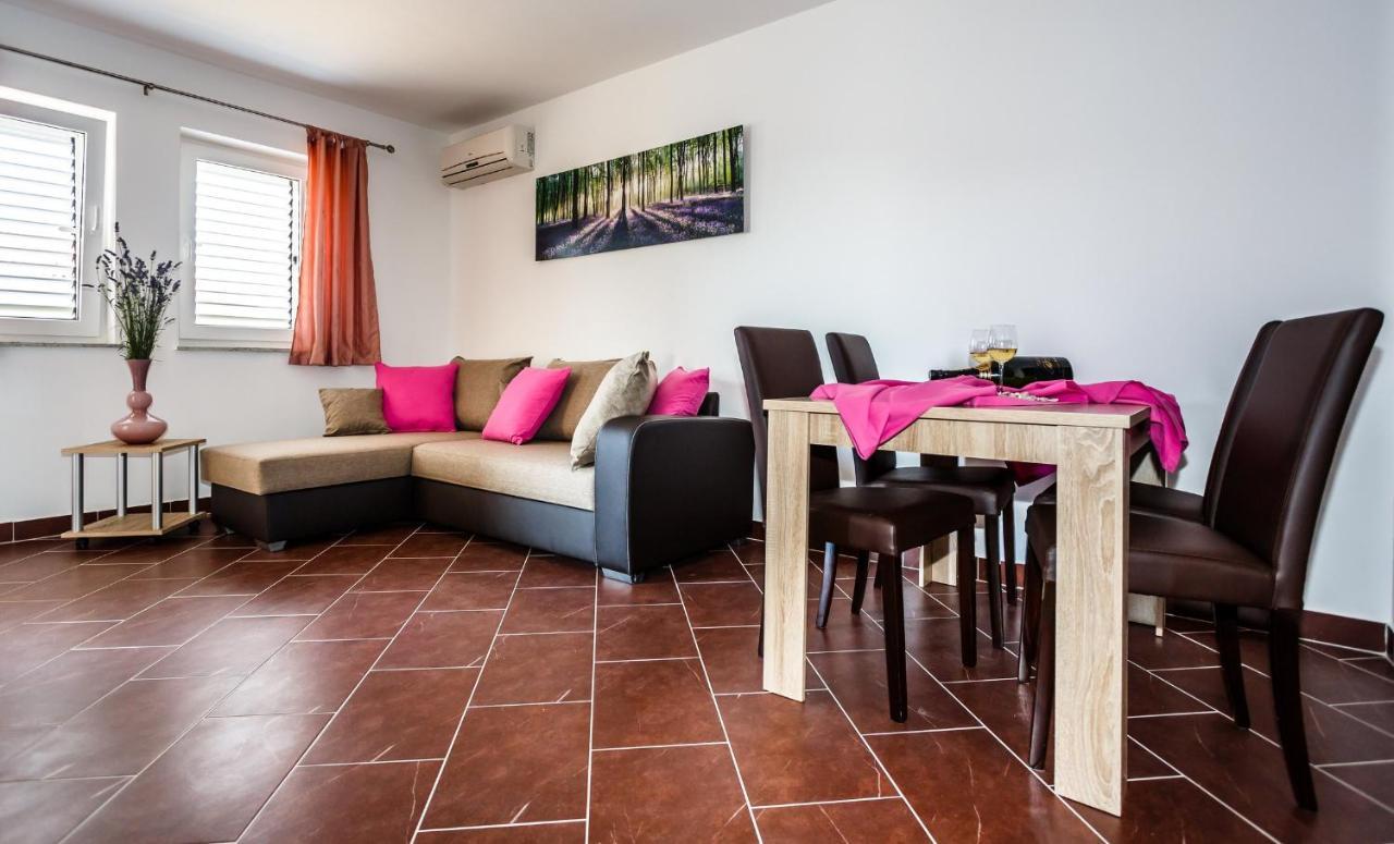 Apartments Mare & Mons Deluxe มาลินสกา ภายนอก รูปภาพ